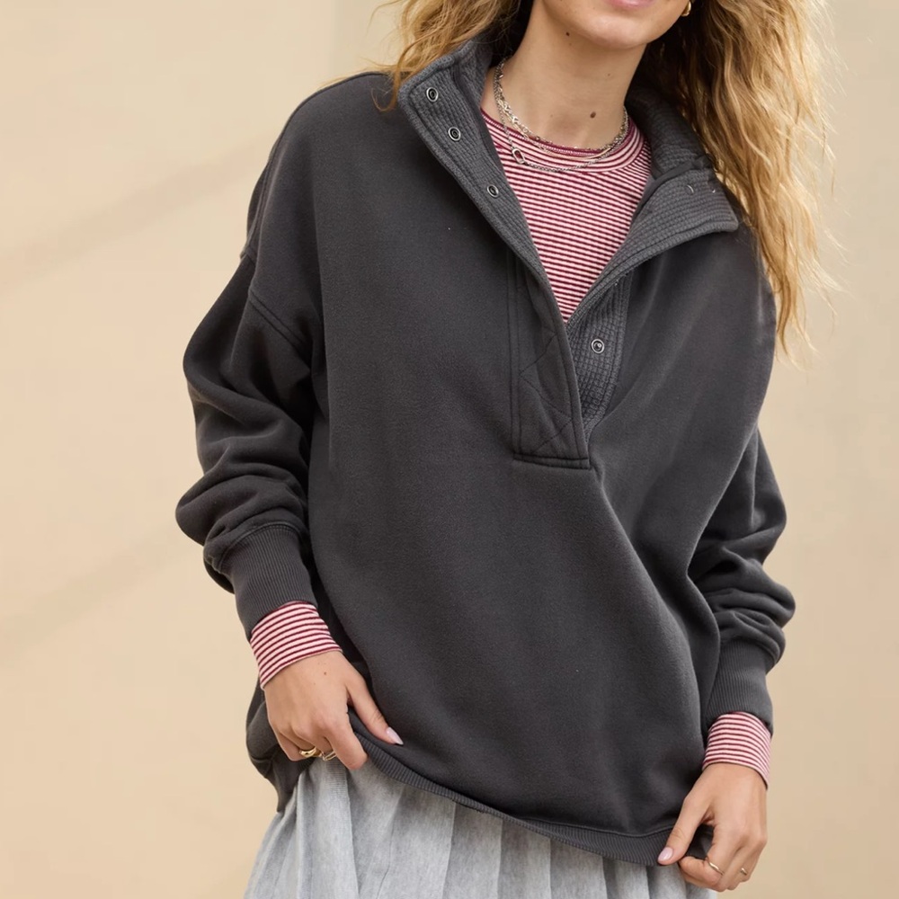 Aerie Getaway Quarter Snap Sweatshirt size M
NWT